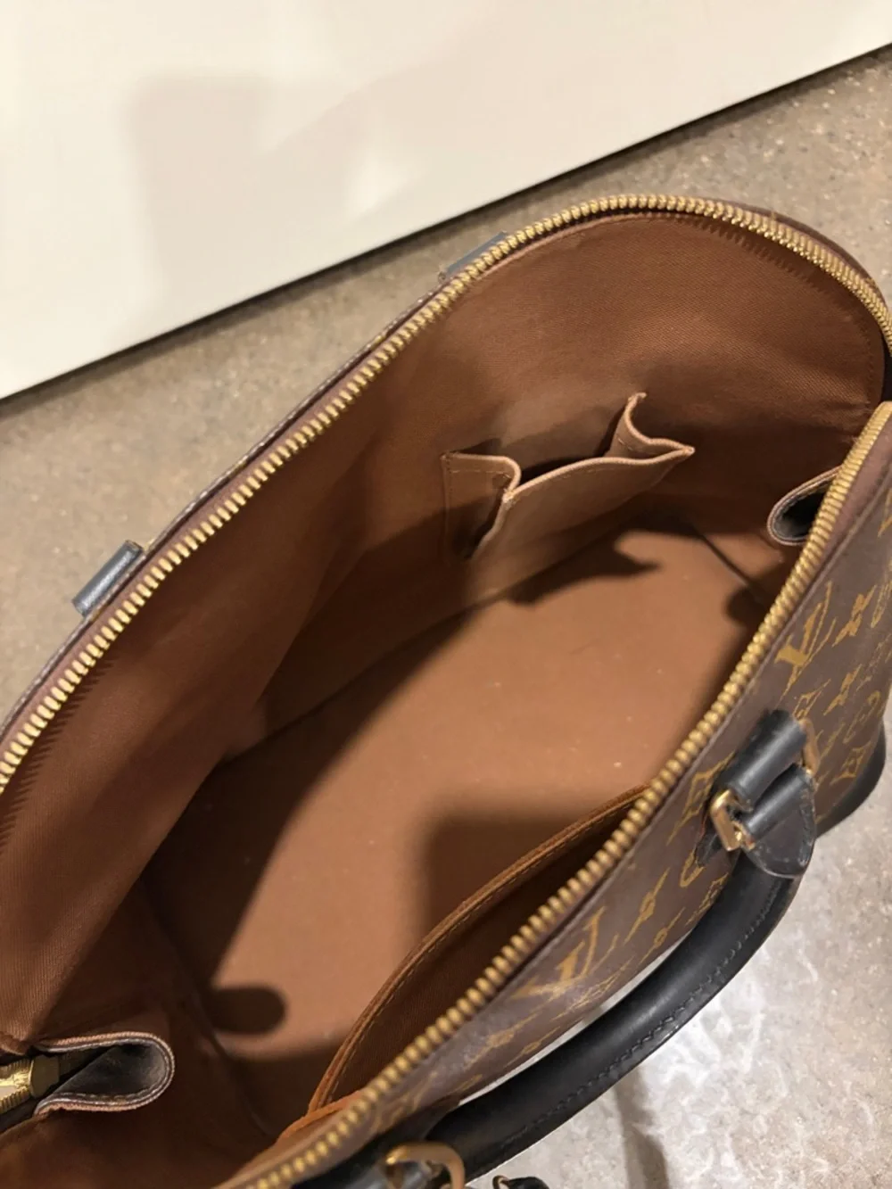 ✅AUTHENTIC✅LOUIS VUITTON ALMA PM - Picture 3 of 3